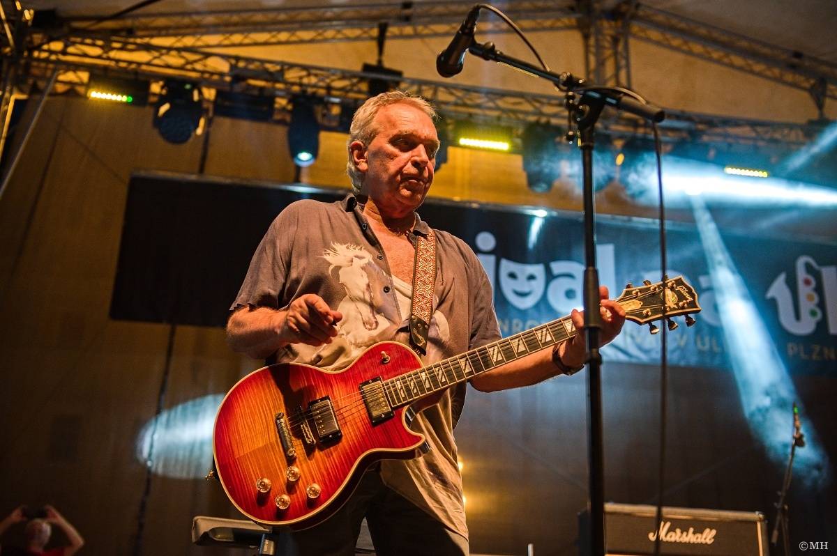 Odstartoval Festival na ulici. Do Plzně dorazili Geronimo, Nora, Pines In Flames i Odyssea