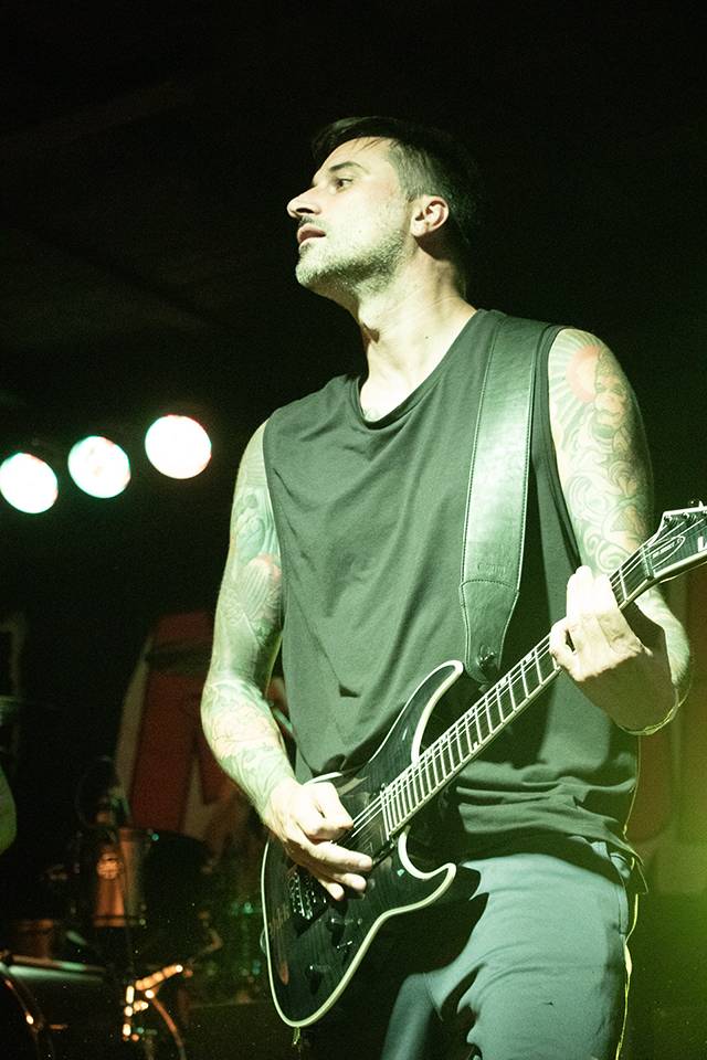 Šílený start Summer Punk Party ve Volyni. Do crowdsurfingu se zapojil člen ochranky Madball, Totální nasazení blahopřálo fanynce k narozeninám