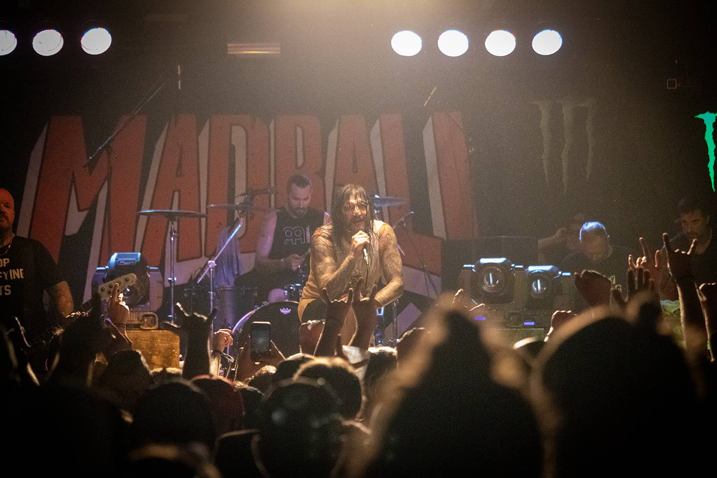 Šílený start Summer Punk Party ve Volyni. Do crowdsurfingu se zapojil člen ochranky Madball, Totální nasazení blahopřálo fanynce k narozeninám