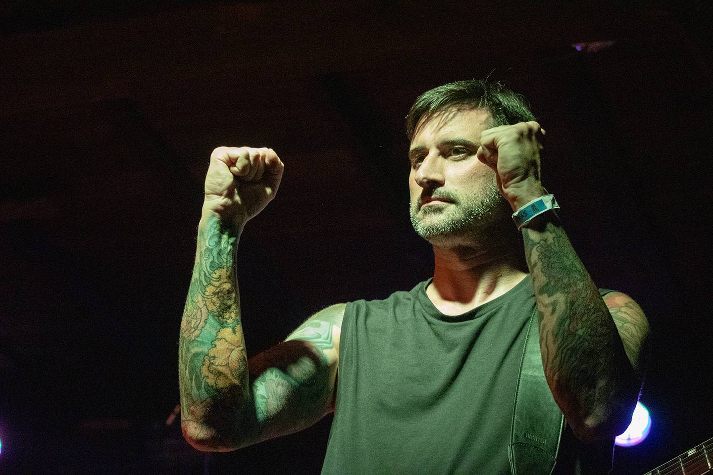 Šílený start Summer Punk Party ve Volyni. Do crowdsurfingu se zapojil člen ochranky Madball, Totální nasazení blahopřálo fanynce k narozeninám