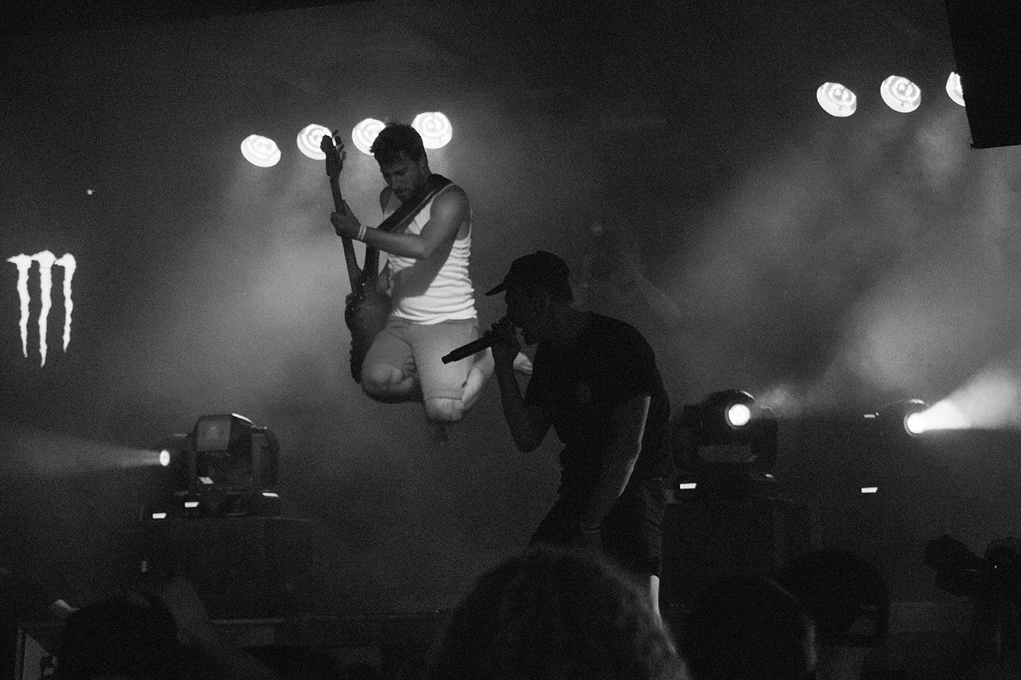 Šílený start Summer Punk Party ve Volyni. Do crowdsurfingu se zapojil člen ochranky Madball, Totální nasazení blahopřálo fanynce k narozeninám