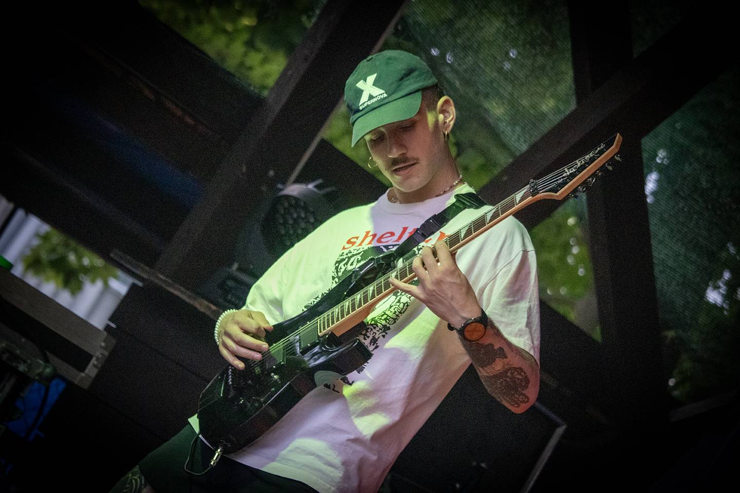 Šílený start Summer Punk Party ve Volyni. Do crowdsurfingu se zapojil člen ochranky Madball, Totální nasazení blahopřálo fanynce k narozeninám