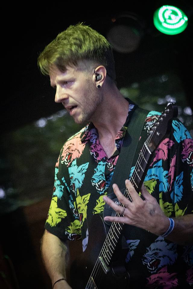 Šílený start Summer Punk Party ve Volyni. Do crowdsurfingu se zapojil člen ochranky Madball, Totální nasazení blahopřálo fanynce k narozeninám