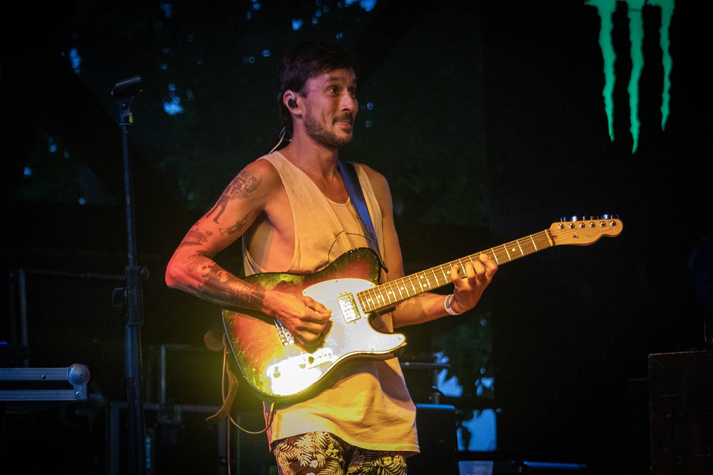 Šílený start Summer Punk Party ve Volyni. Do crowdsurfingu se zapojil člen ochranky Madball, Totální nasazení blahopřálo fanynce k narozeninám