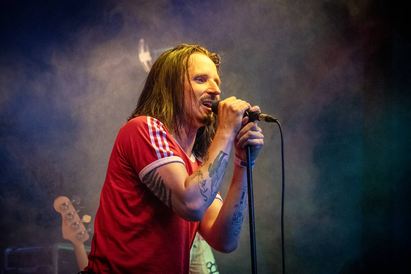 Šílený start Summer Punk Party ve Volyni. Do crowdsurfingu se zapojil člen ochranky Madball, Totální nasazení blahopřálo fanynce k narozeninám