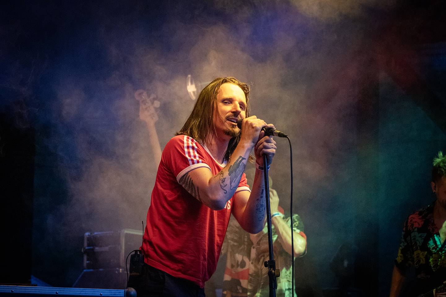 Šílený start Summer Punk Party ve Volyni. Do crowdsurfingu se zapojil člen ochranky Madball, Totální nasazení blahopřálo fanynce k narozeninám