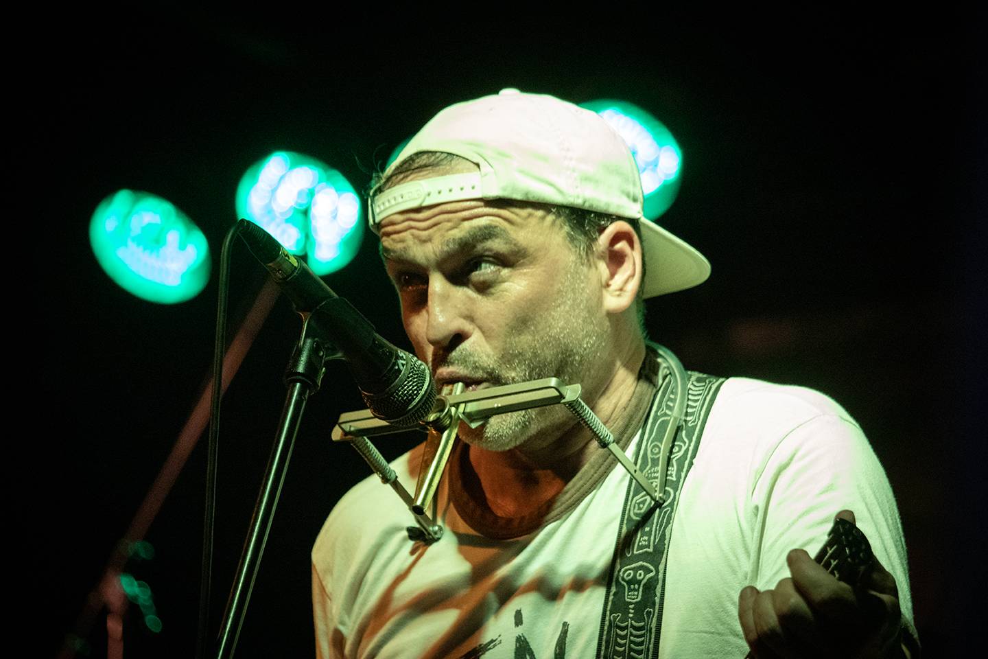 Šílený start Summer Punk Party ve Volyni. Do crowdsurfingu se zapojil člen ochranky Madball, Totální nasazení blahopřálo fanynce k narozeninám