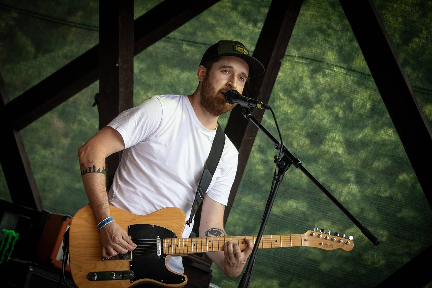 Volyně zažila punkovou smršť. Crowdsurfing, kam se podíváš, a létající toiky i záchodové štětky během show Gutalaxu