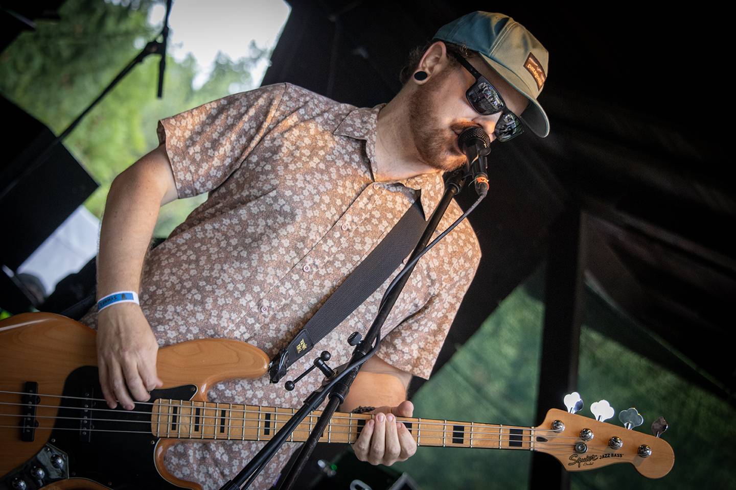 Volyně zažila punkovou smršť. Crowdsurfing, kam se podíváš, a létající toiky i záchodové štětky během show Gutalaxu