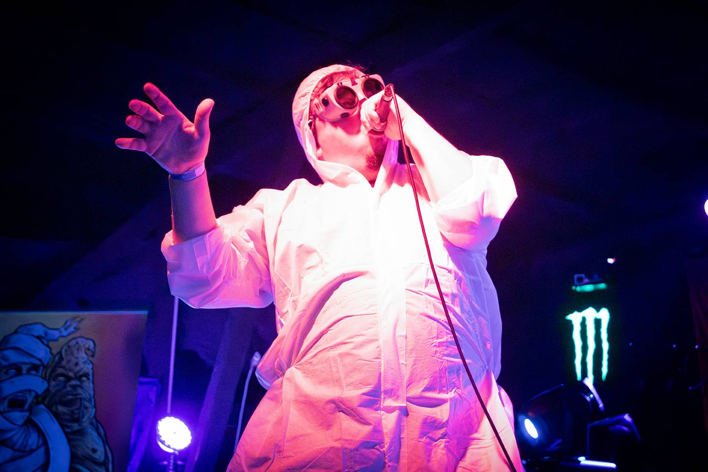 Volyně zažila punkovou smršť. Crowdsurfing, kam se podíváš, a létající toiky i záchodové štětky během show Gutalaxu