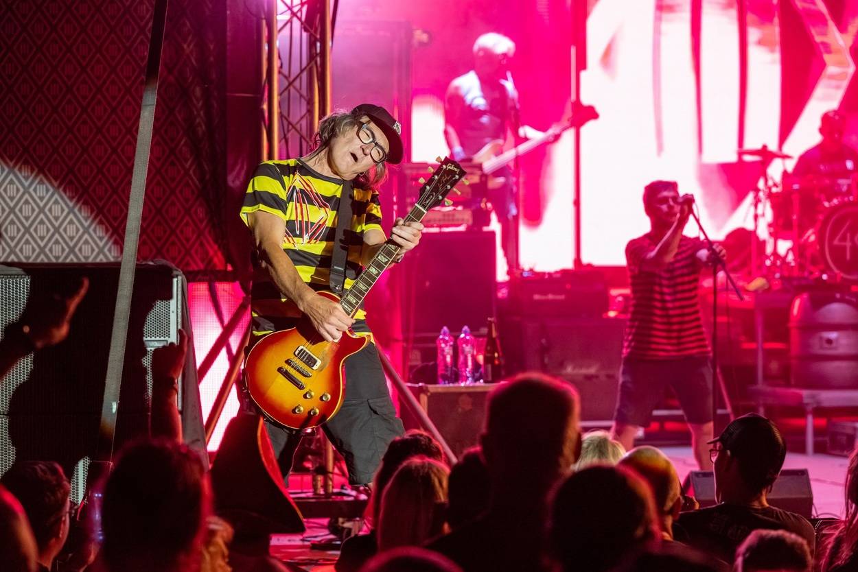 Tři sestry oslavily čtyřicet let i v Lokti, jejich hosty byli E!E a MZH