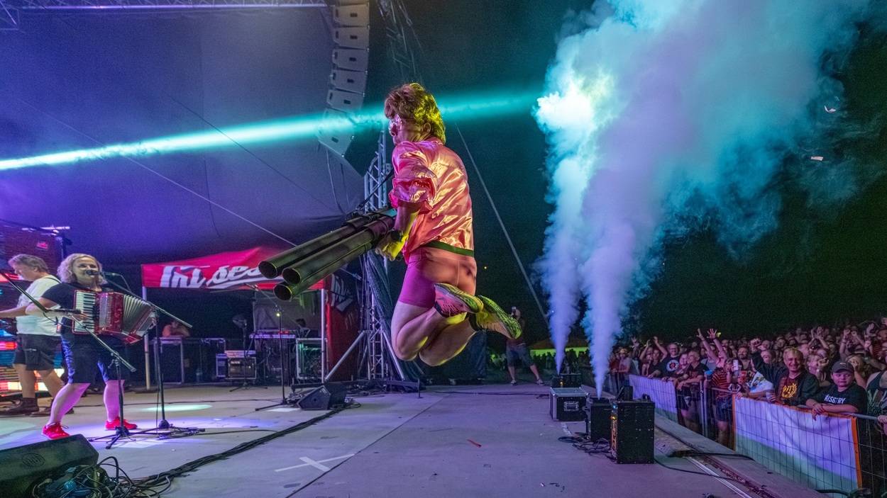 Tři sestry oslavily čtyřicet let i v Lokti, jejich hosty byli E!E a MZH