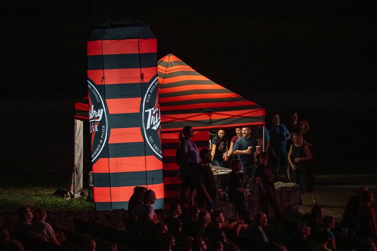 Tři sestry oslavily čtyřicet let i v Lokti, jejich hosty byli E!E a MZH