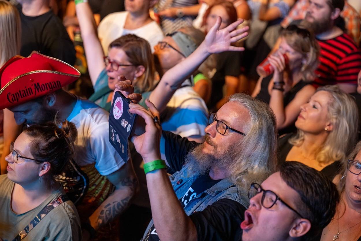 Tři sestry oslavily čtyřicet let i v Lokti, jejich hosty byli E!E a MZH