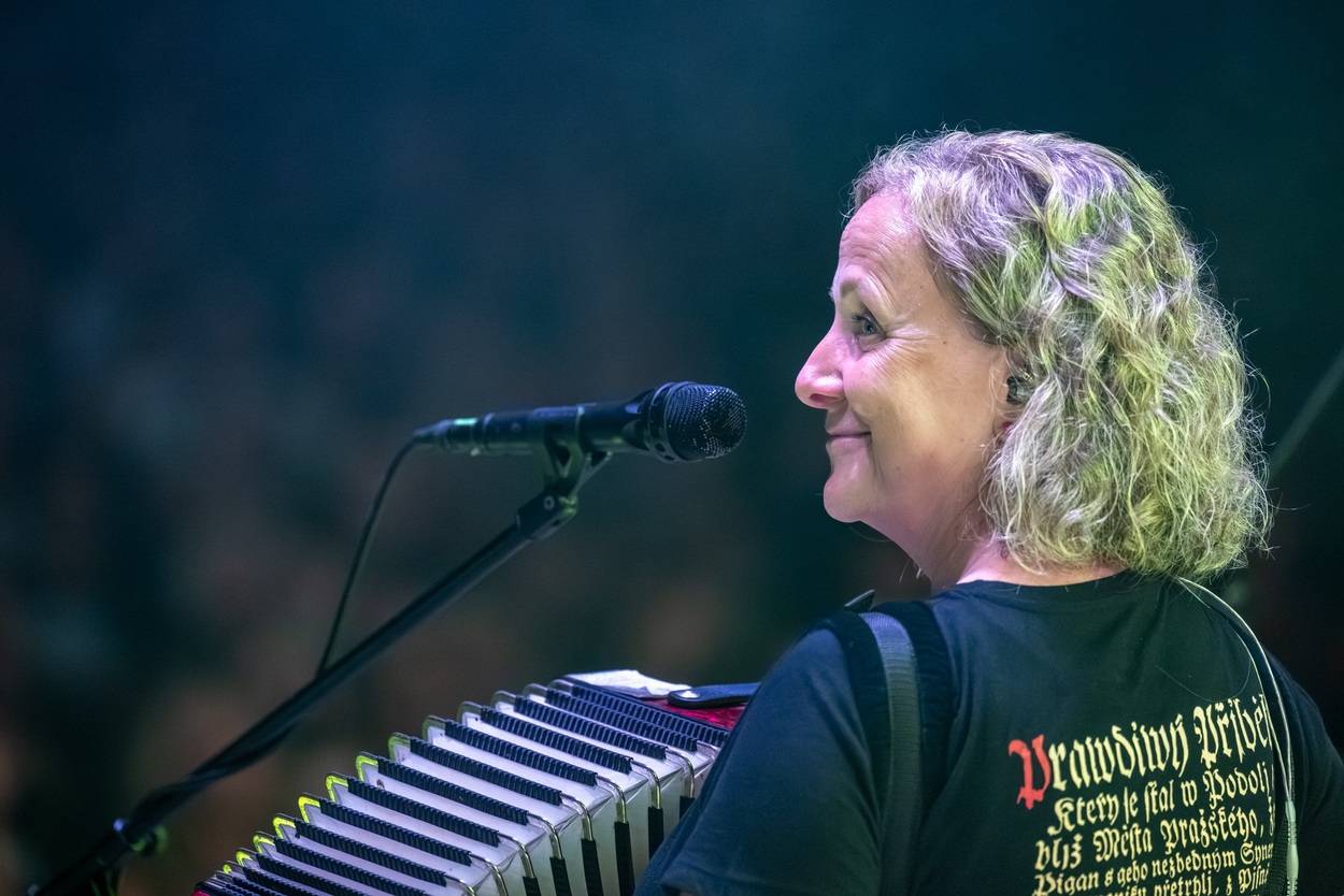 Tři sestry oslavily čtyřicet let i v Lokti, jejich hosty byli E!E a MZH