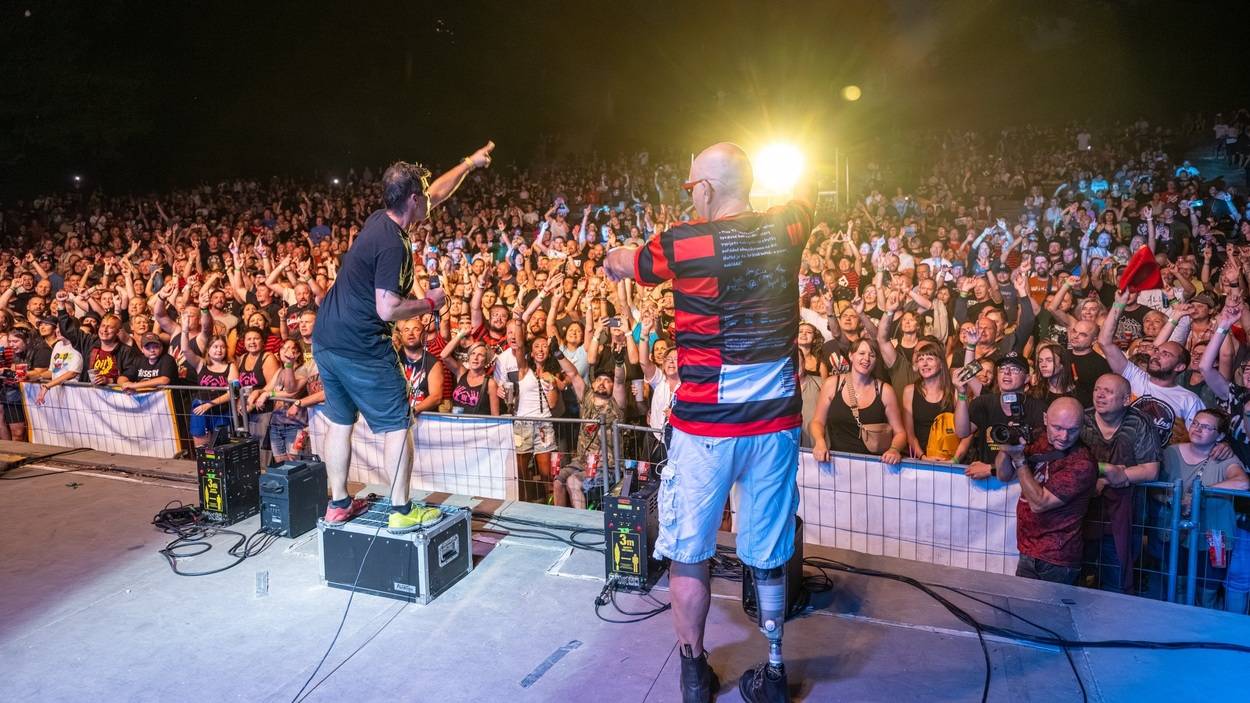 Tři sestry oslavily čtyřicet let i v Lokti, jejich hosty byli E!E a MZH