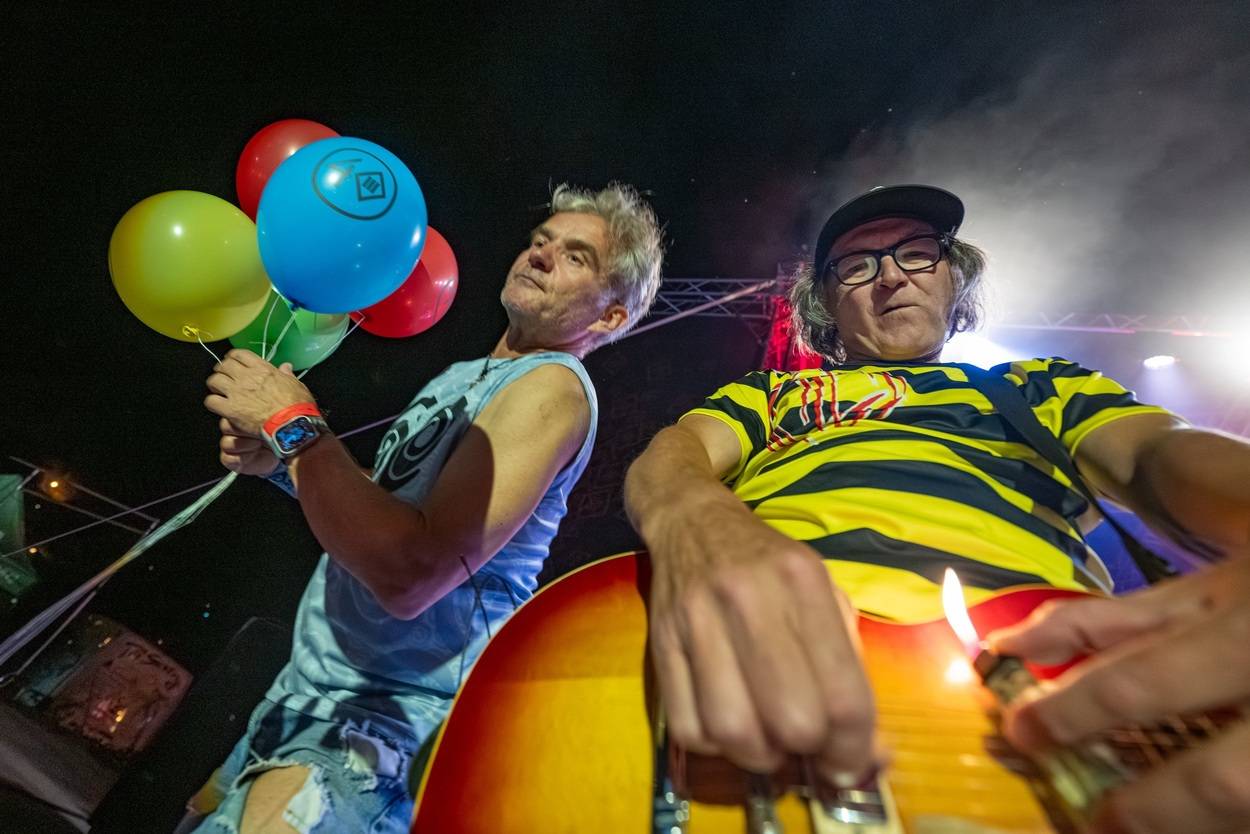 Tři sestry oslavily čtyřicet let i v Lokti, jejich hosty byli E!E a MZH