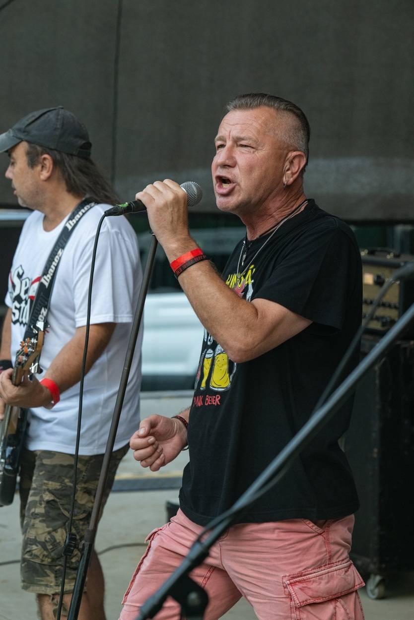 Tři sestry oslavily čtyřicet let i v Lokti, jejich hosty byli E!E a MZH