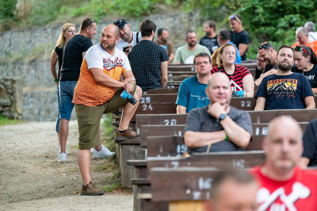 Tři sestry oslavily čtyřicet let i v Lokti, jejich hosty byli E!E a MZH