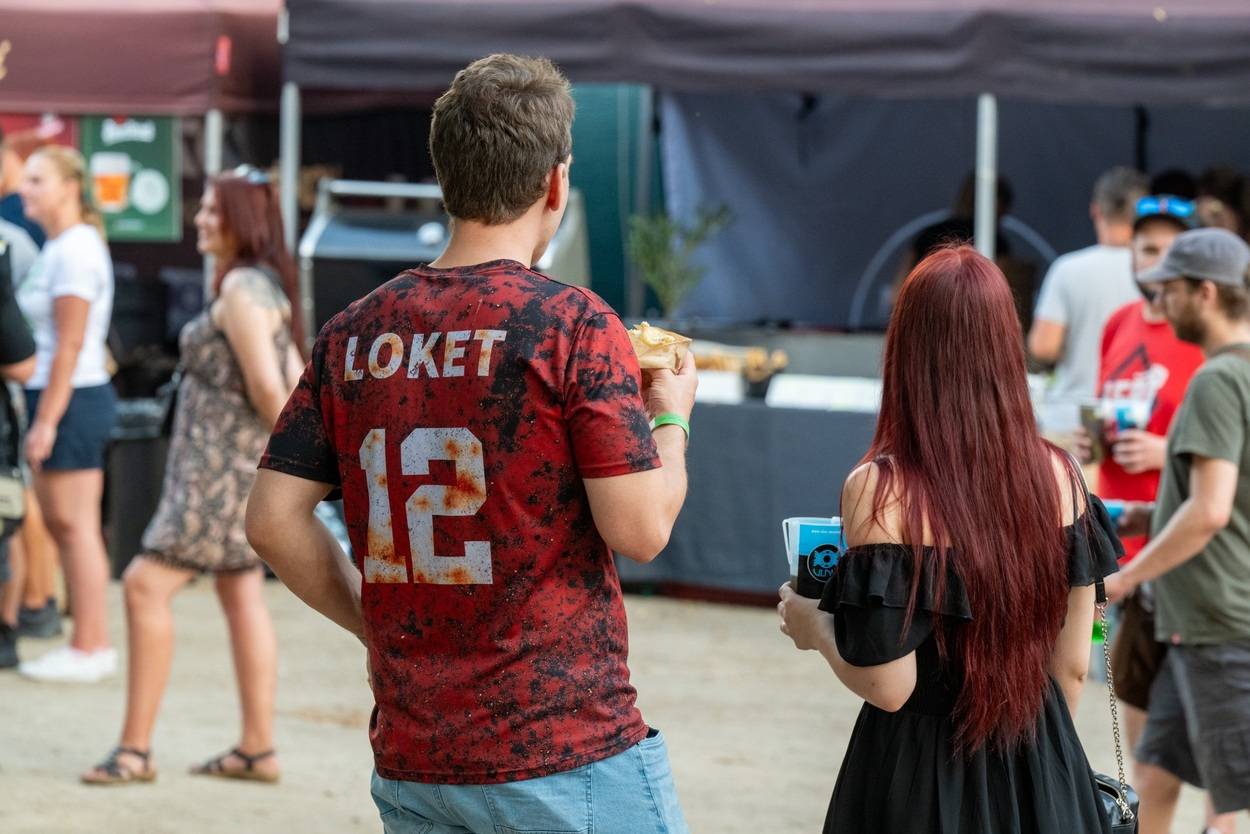 Tři sestry oslavily čtyřicet let i v Lokti, jejich hosty byli E!E a MZH