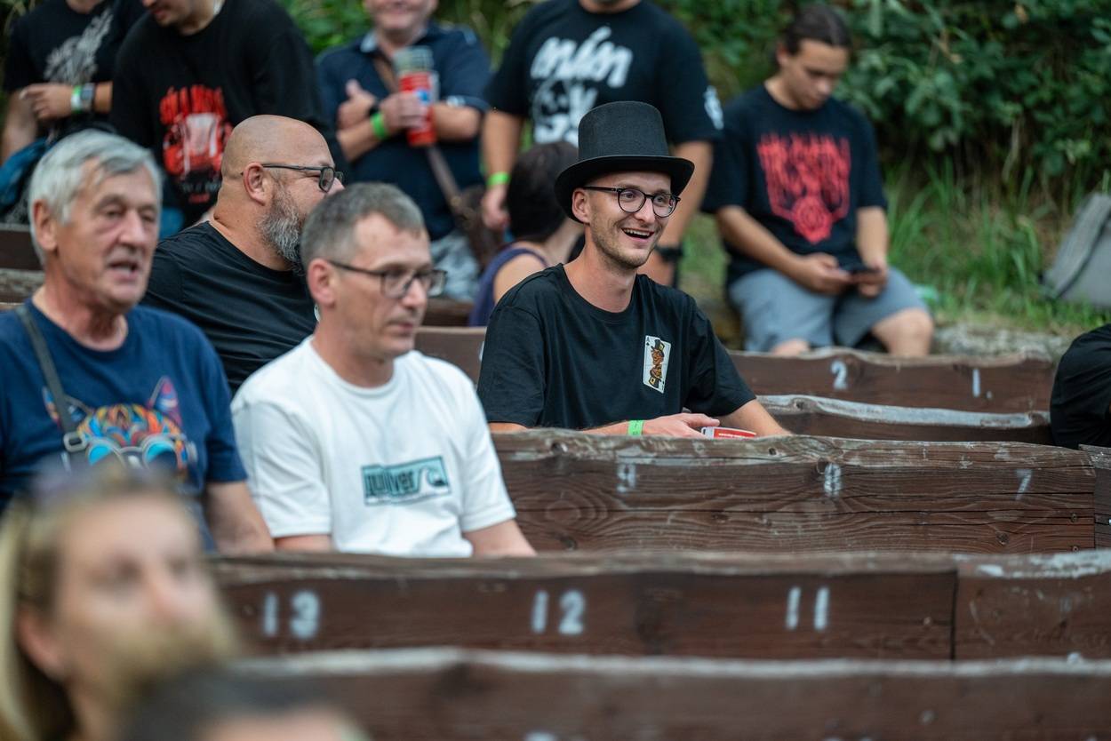 Tři sestry oslavily čtyřicet let i v Lokti, jejich hosty byli E!E a MZH