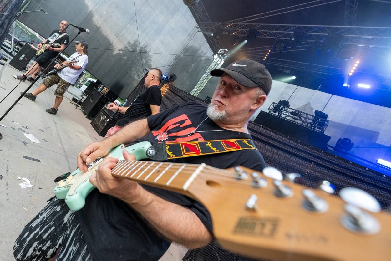 Tři sestry oslavily čtyřicet let i v Lokti, jejich hosty byli E!E a MZH