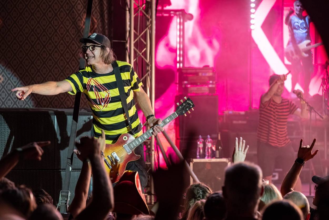 Tři sestry oslavily čtyřicet let i v Lokti, jejich hosty byli E!E a MZH