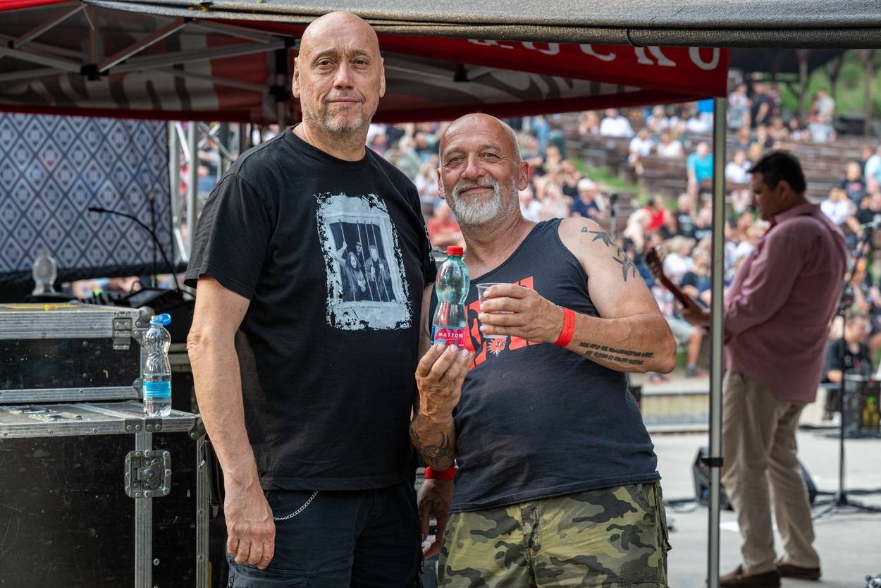 Tři sestry oslavily čtyřicet let i v Lokti, jejich hosty byli E!E a MZH