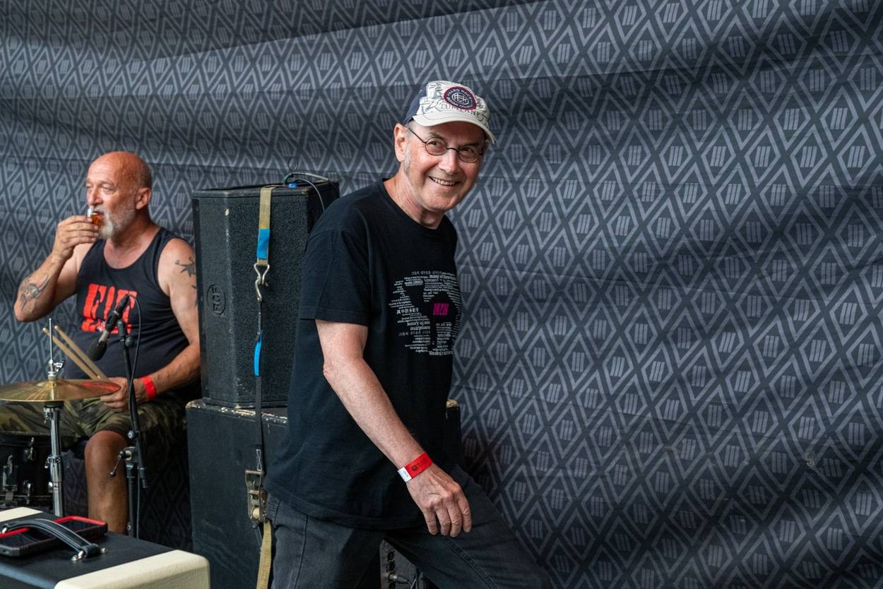 Tři sestry oslavily čtyřicet let i v Lokti, jejich hosty byli E!E a MZH