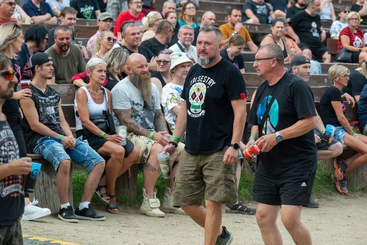 Tři sestry oslavily čtyřicet let i v Lokti, jejich hosty byli E!E a MZH