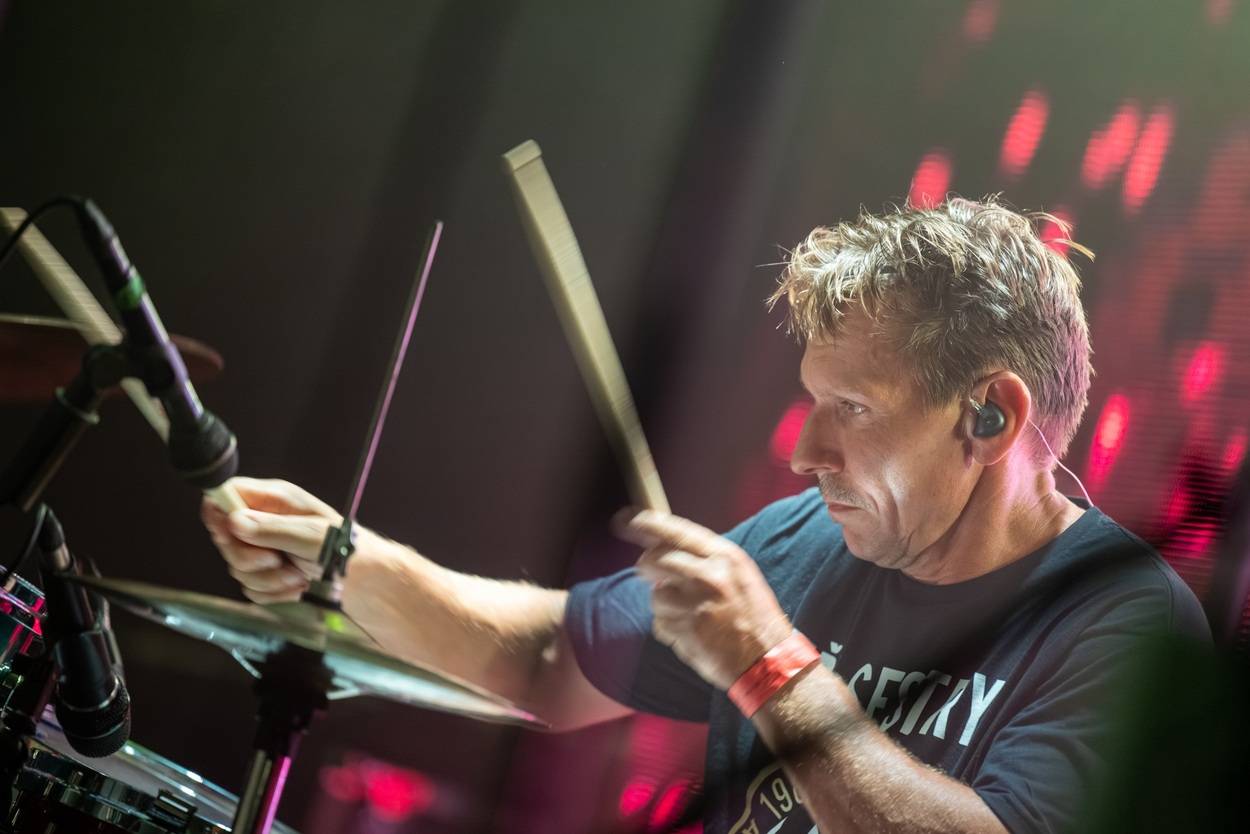 Tři sestry oslavily čtyřicet let i v Lokti, jejich hosty byli E!E a MZH