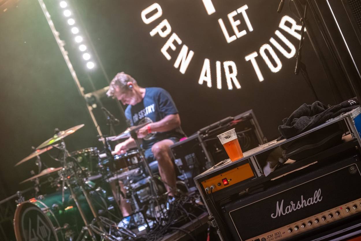 Tři sestry oslavily čtyřicet let i v Lokti, jejich hosty byli E!E a MZH