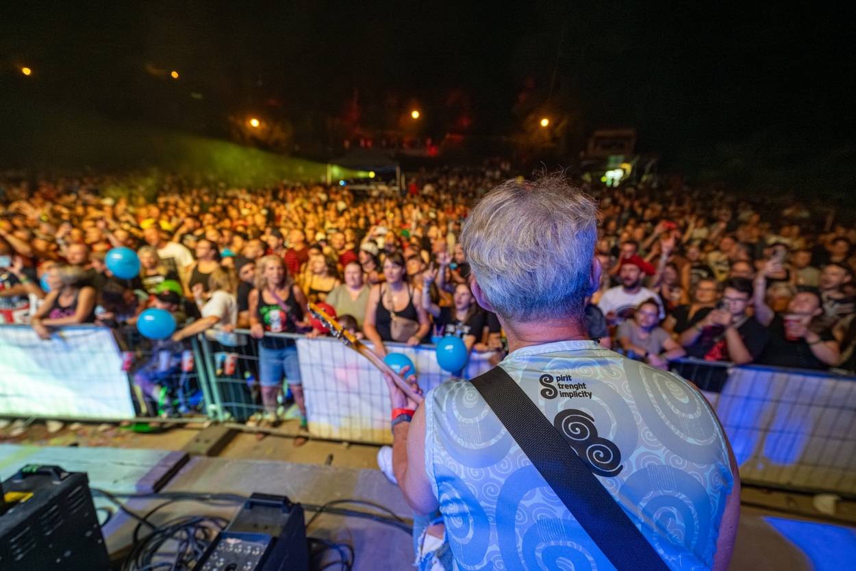 Tři sestry oslavily čtyřicet let i v Lokti, jejich hosty byli E!E a MZH