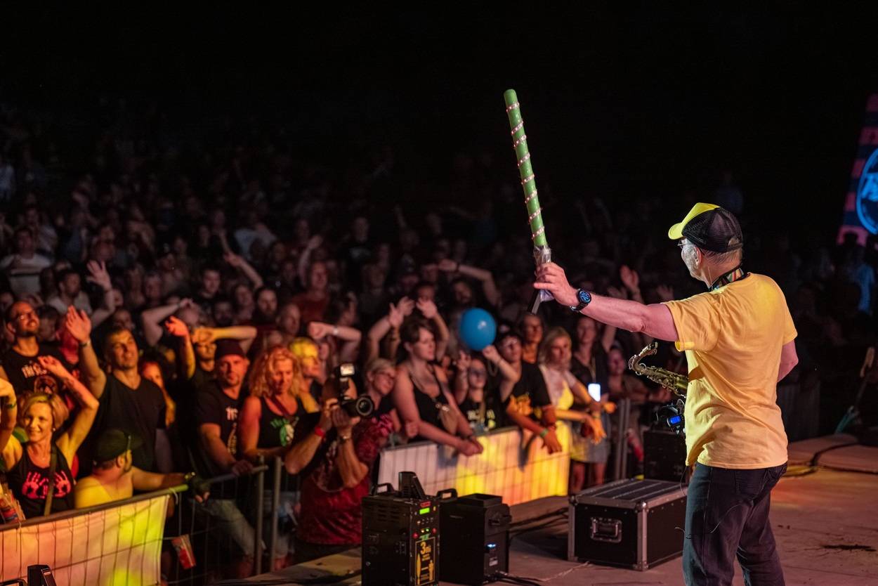 Tři sestry oslavily čtyřicet let i v Lokti, jejich hosty byli E!E a MZH