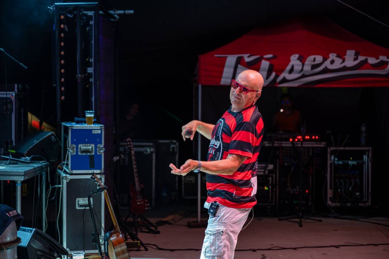 Tři sestry oslavily čtyřicet let i v Lokti, jejich hosty byli E!E a MZH