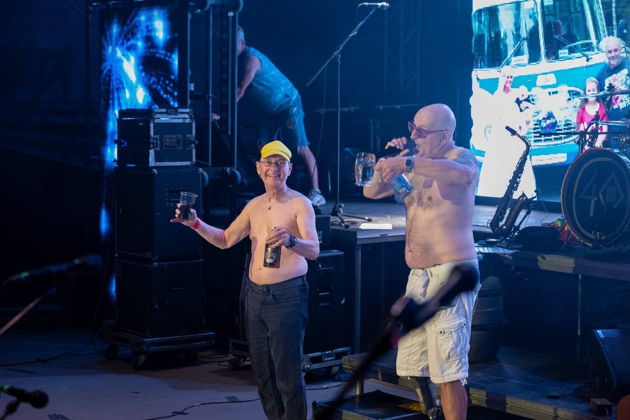 Tři sestry oslavily čtyřicet let i v Lokti, jejich hosty byli E!E a MZH