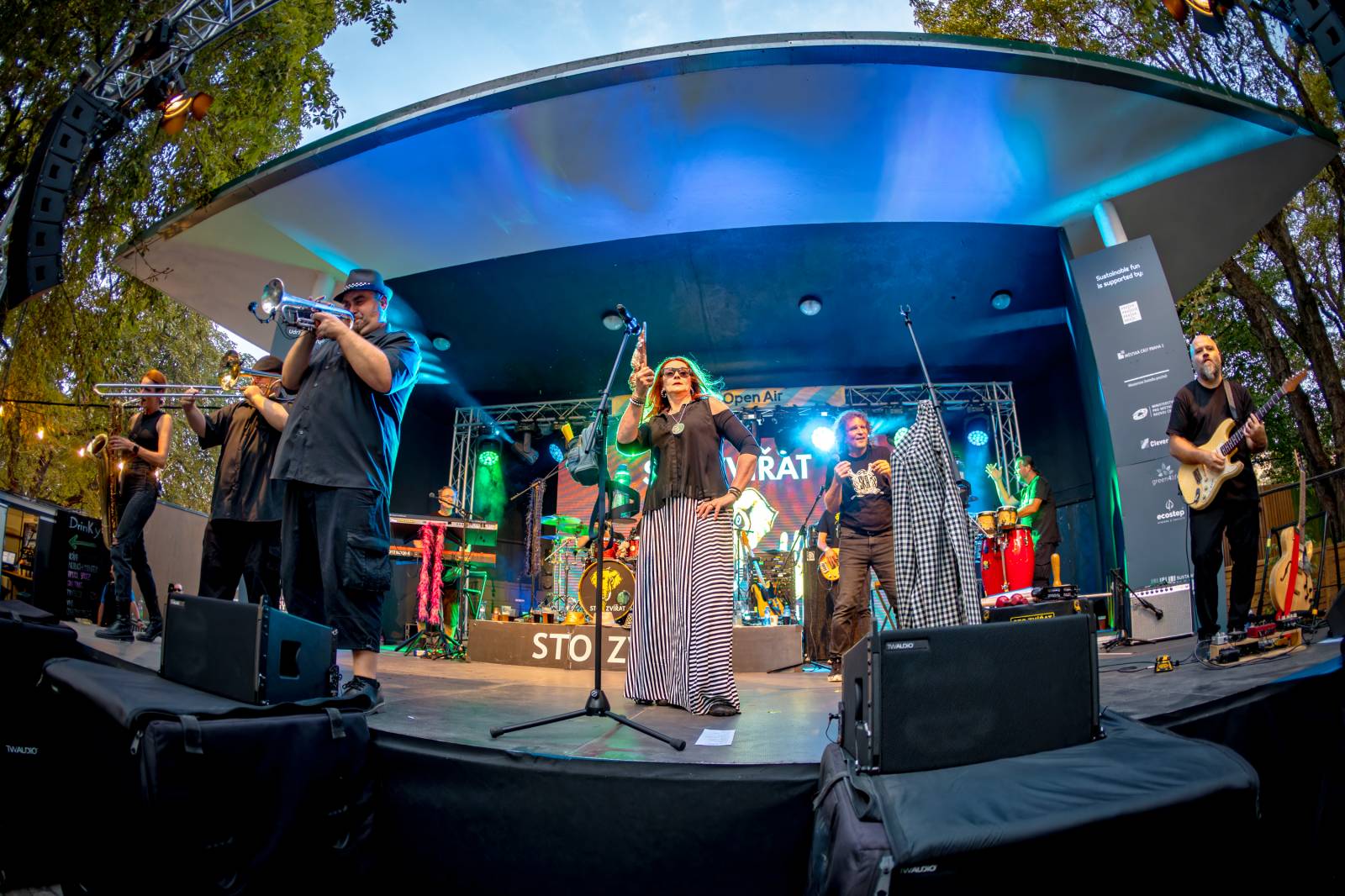 Ska pod hvězdami. Sto zvířat vzpomínalo v Riegrových sadech na Jana Kalinu