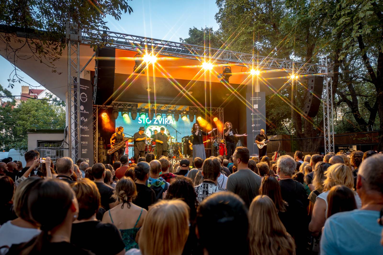 Ska pod hvězdami. Sto zvířat vzpomínalo v Riegrových sadech na Jana Kalinu