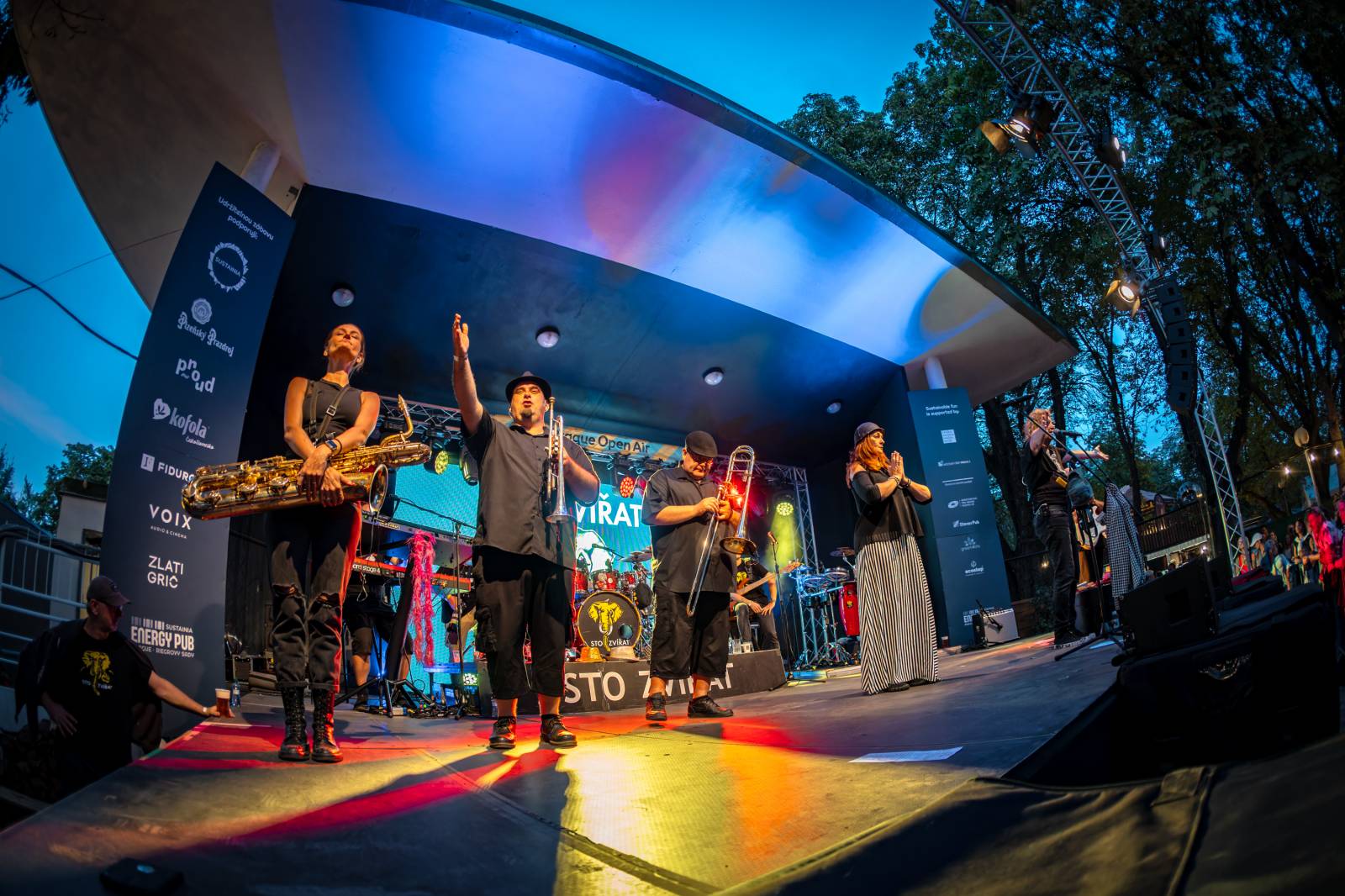 Ska pod hvězdami. Sto zvířat vzpomínalo v Riegrových sadech na Jana Kalinu