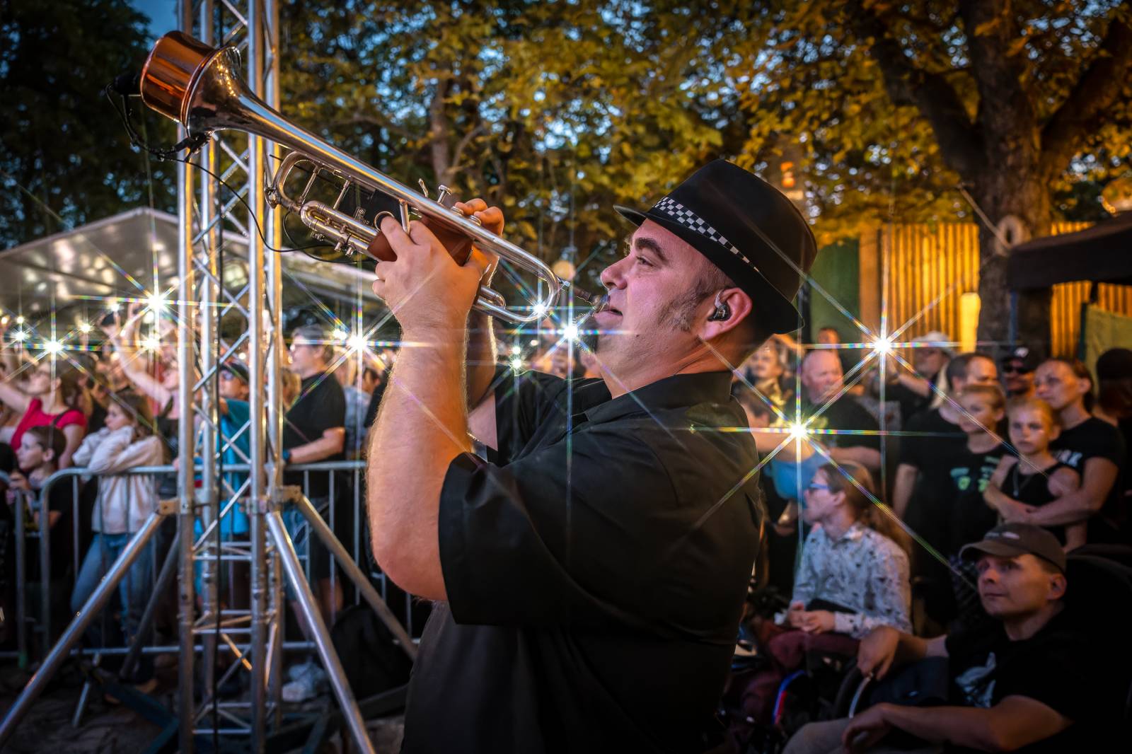 Ska pod hvězdami. Sto zvířat vzpomínalo v Riegrových sadech na Jana Kalinu