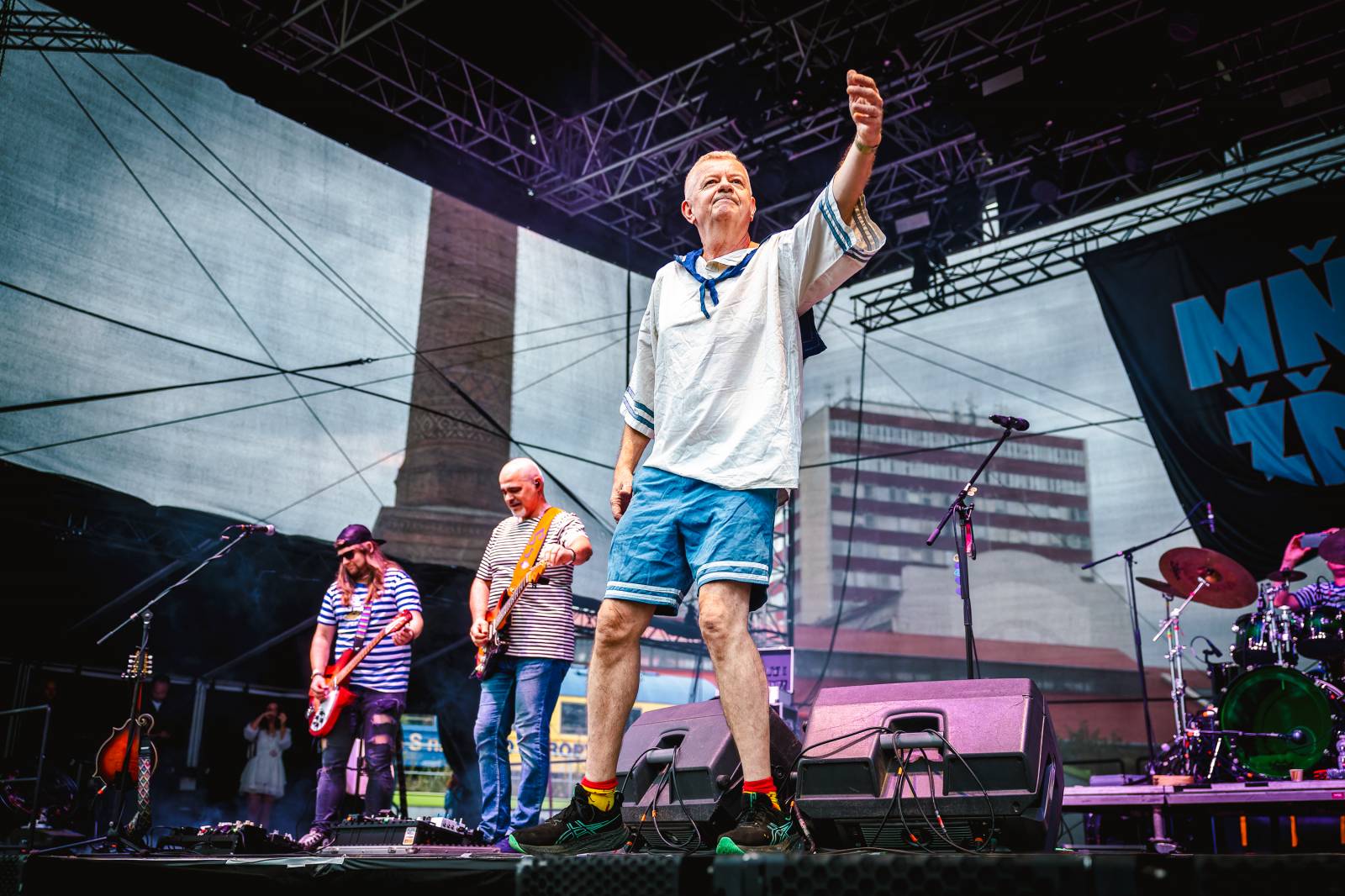 Mňága a Žďorp omládla. V pražském Areálu 7 se vrátila do devadesátek