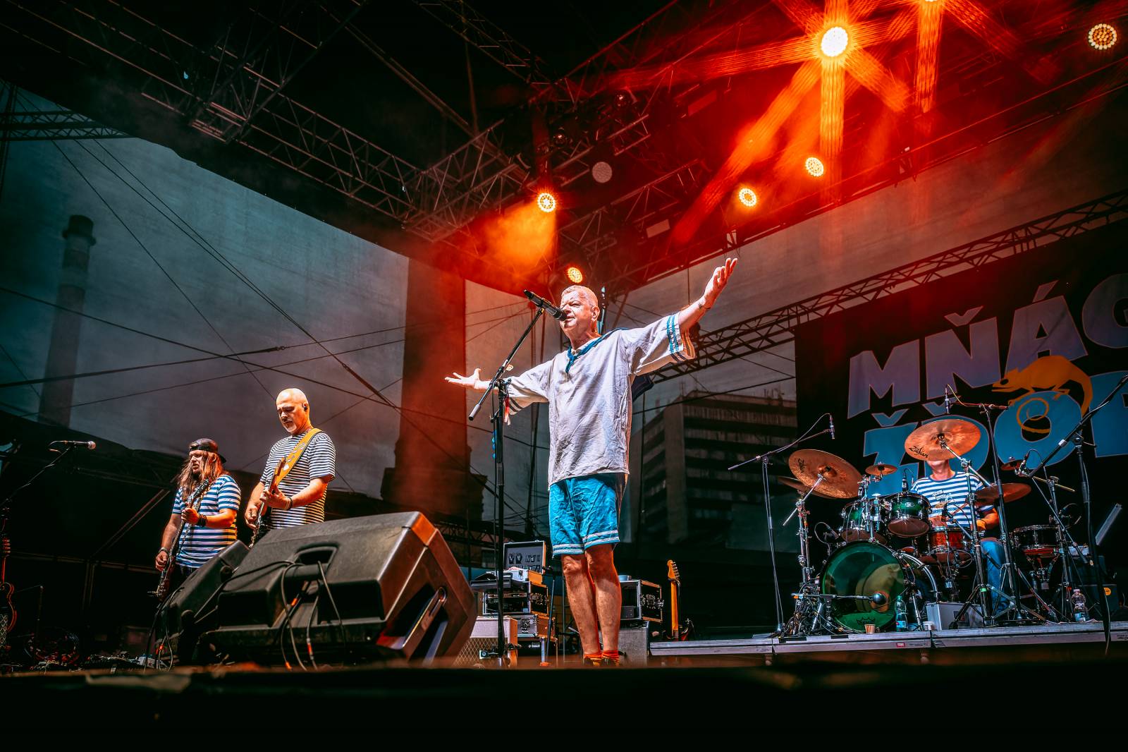 Mňága a Žďorp omládla. V pražském Areálu 7 se vrátila do devadesátek