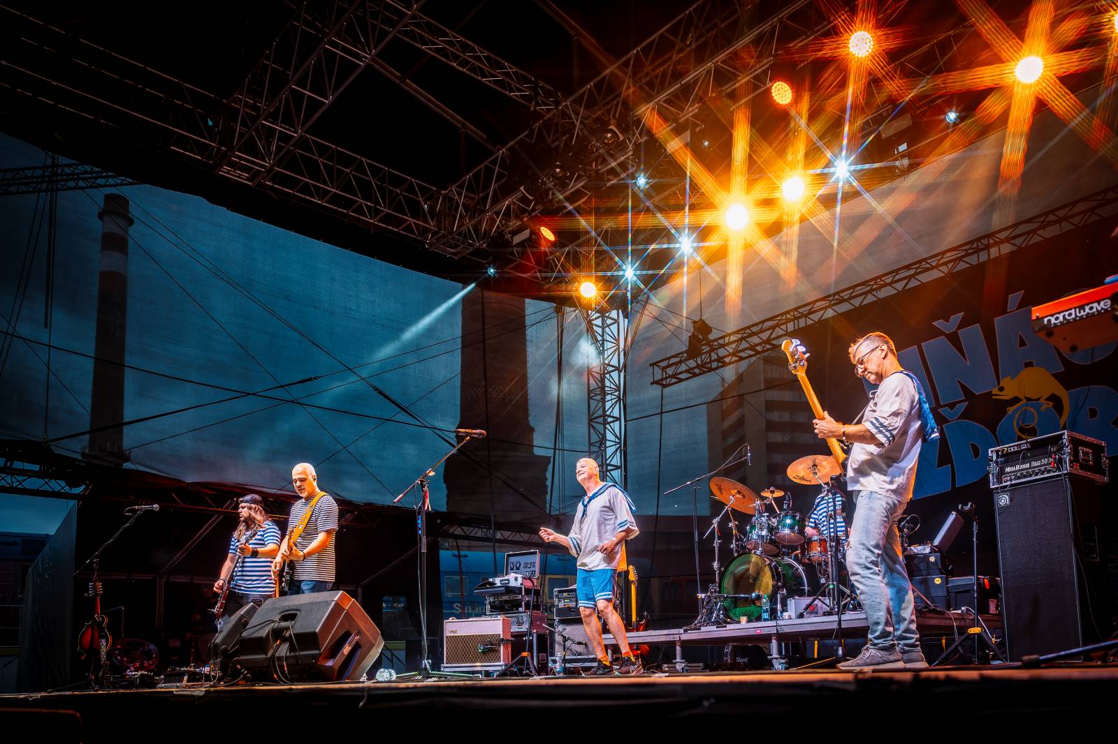 Mňága a Žďorp omládla. V pražském Areálu 7 se vrátila do devadesátek