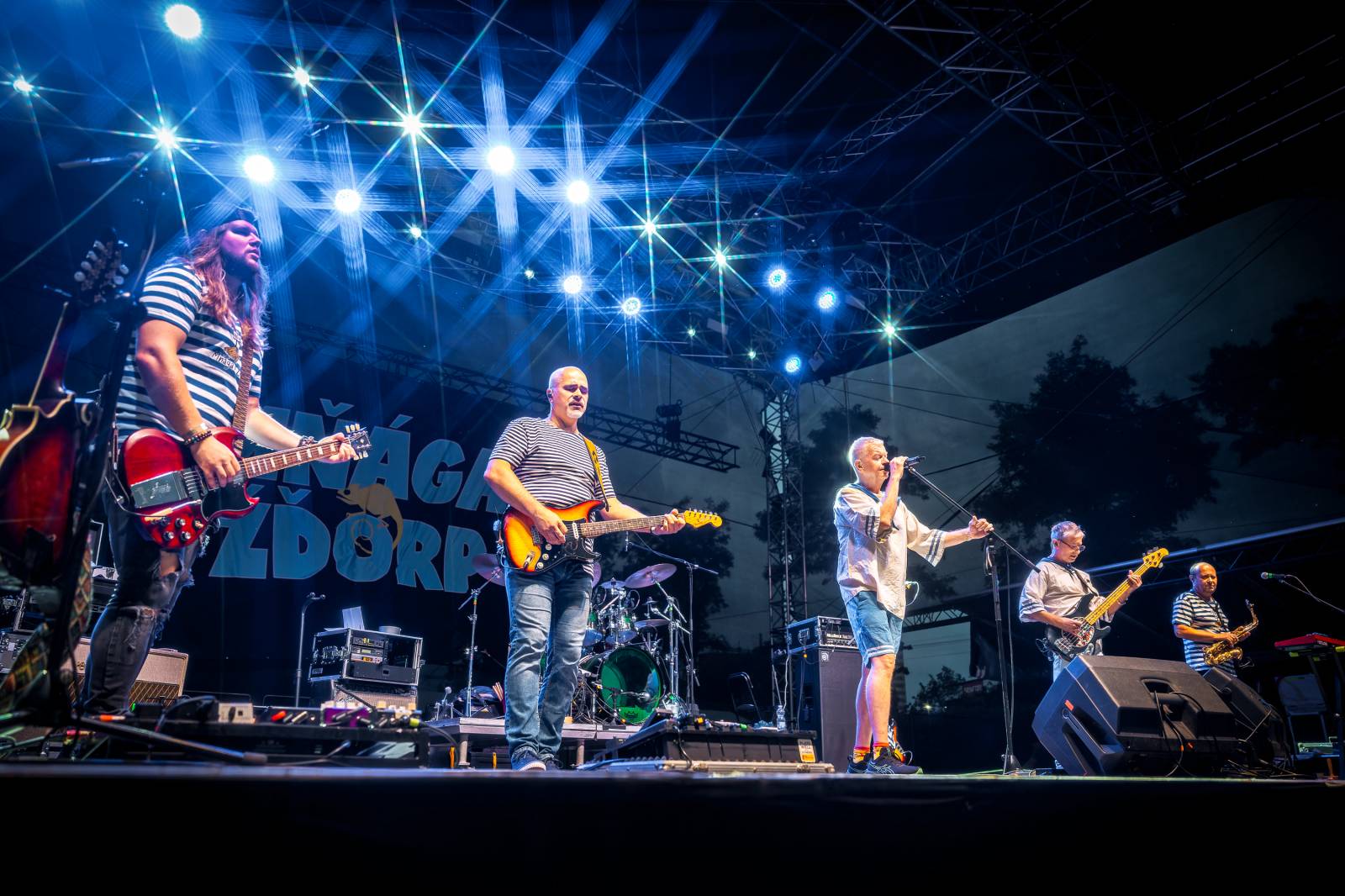 Mňága a Žďorp omládla. V pražském Areálu 7 se vrátila do devadesátek