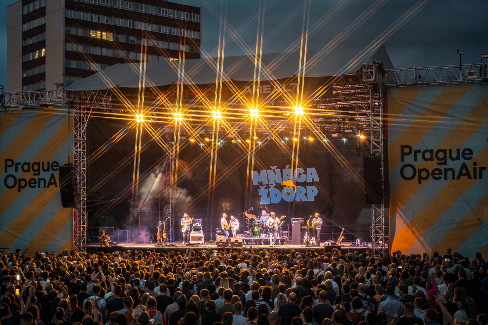 Mňága a Žďorp omládla. V pražském Areálu 7 se vrátila do devadesátek