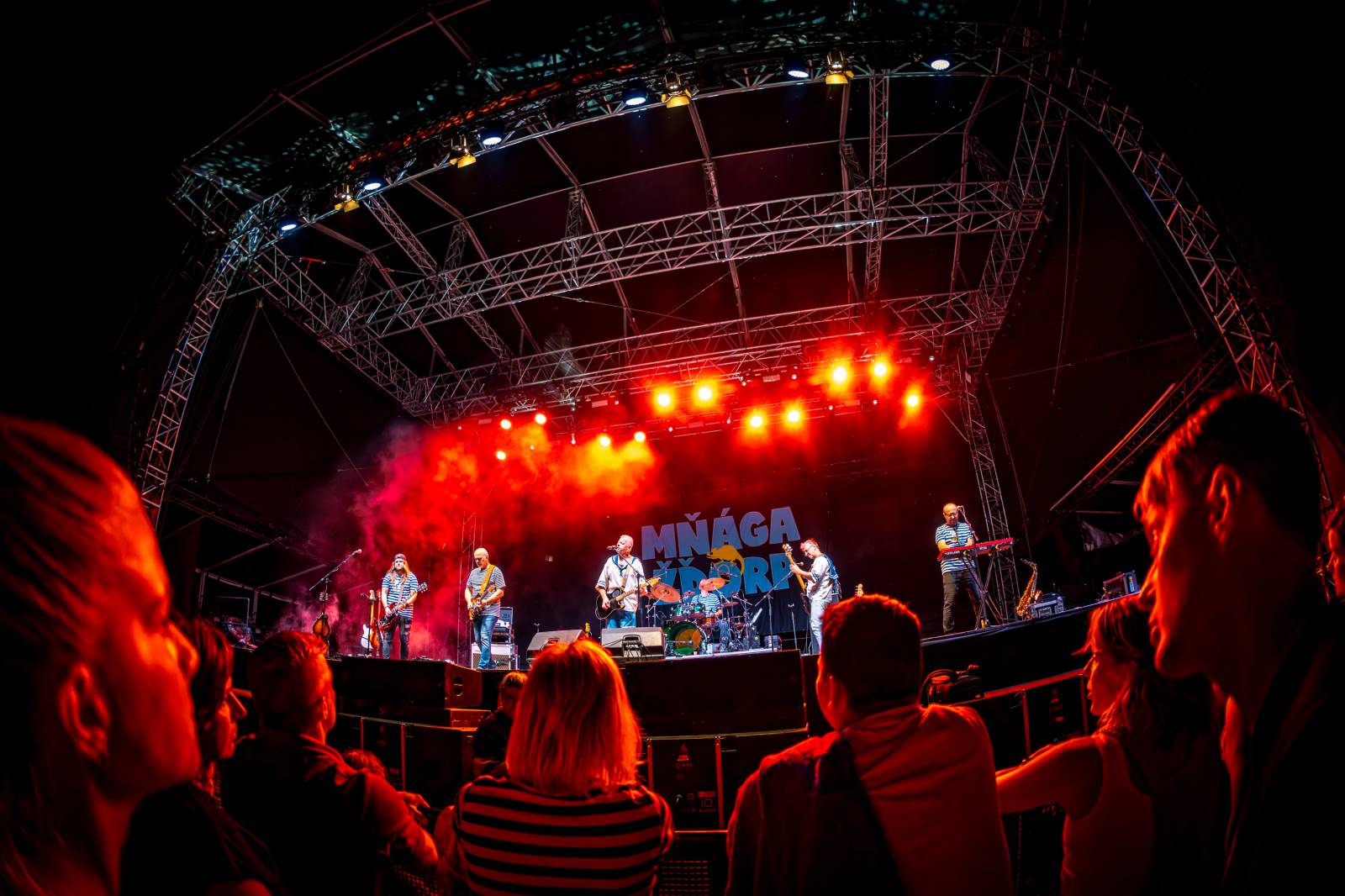 Mňága a Žďorp omládla. V pražském Areálu 7 se vrátila do devadesátek