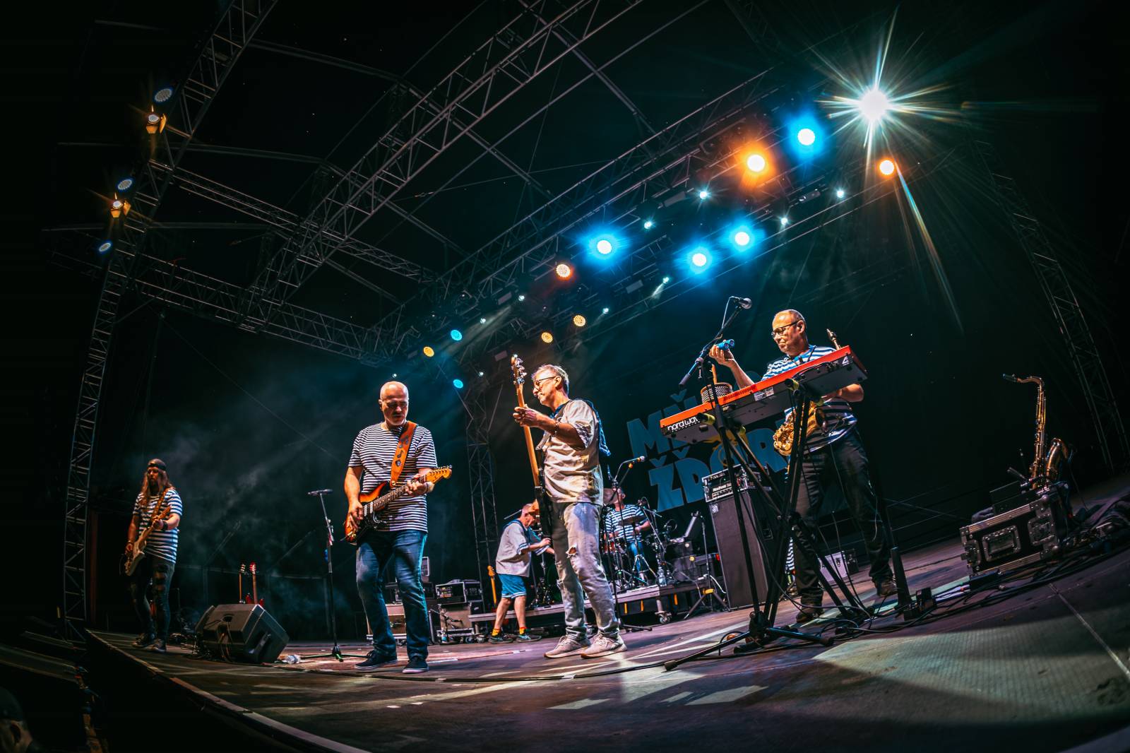 Mňága a Žďorp omládla. V pražském Areálu 7 se vrátila do devadesátek