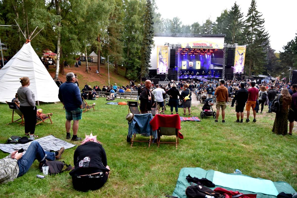 Otec českých festivalů TrutnOFF odstartoval koncerty Jasné Páky s Davidem Kollerem, Redzeda i Dymytry