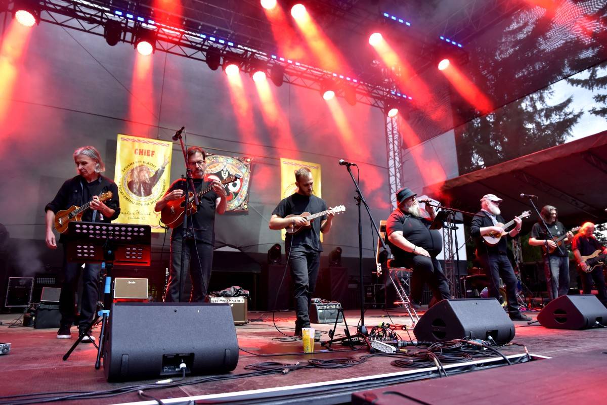 Otec českých festivalů TrutnOFF odstartoval koncerty Jasné Páky s Davidem Kollerem, Redzeda i Dymytry