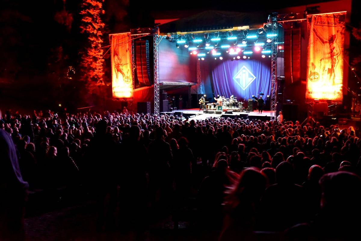 TrutnOFF, den druhý: Energií sálající Monkey Business, ostřílení punkeři SPS i hvězdný Johnny Rotten